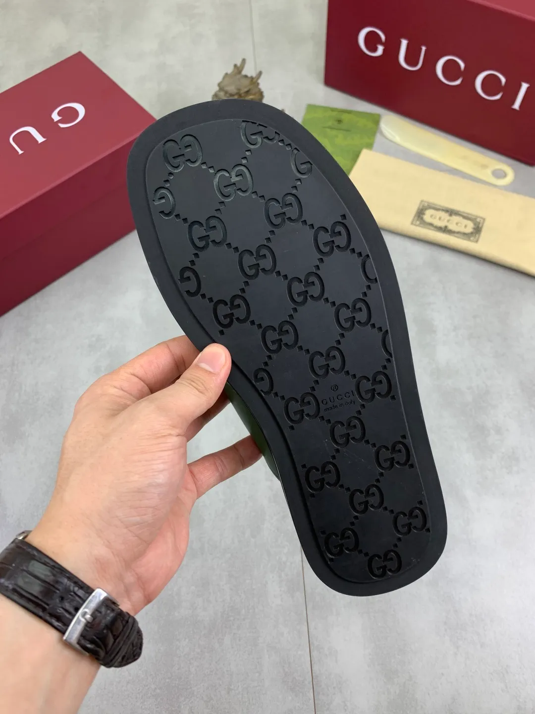Men's shoes 💰P380💰[New model] High version 🎁🎁🎁 GUCCI New casual hot diamond slippers for the Year of the Snake, original official website, perfect workmanship, transmitting a kind of noble luxury, sublimating its definition of luxury in Gucci's high-end extraordinary craftsmanship. Original Gucci double G combination outsole, code number: 40-44 (45 customized) complete package